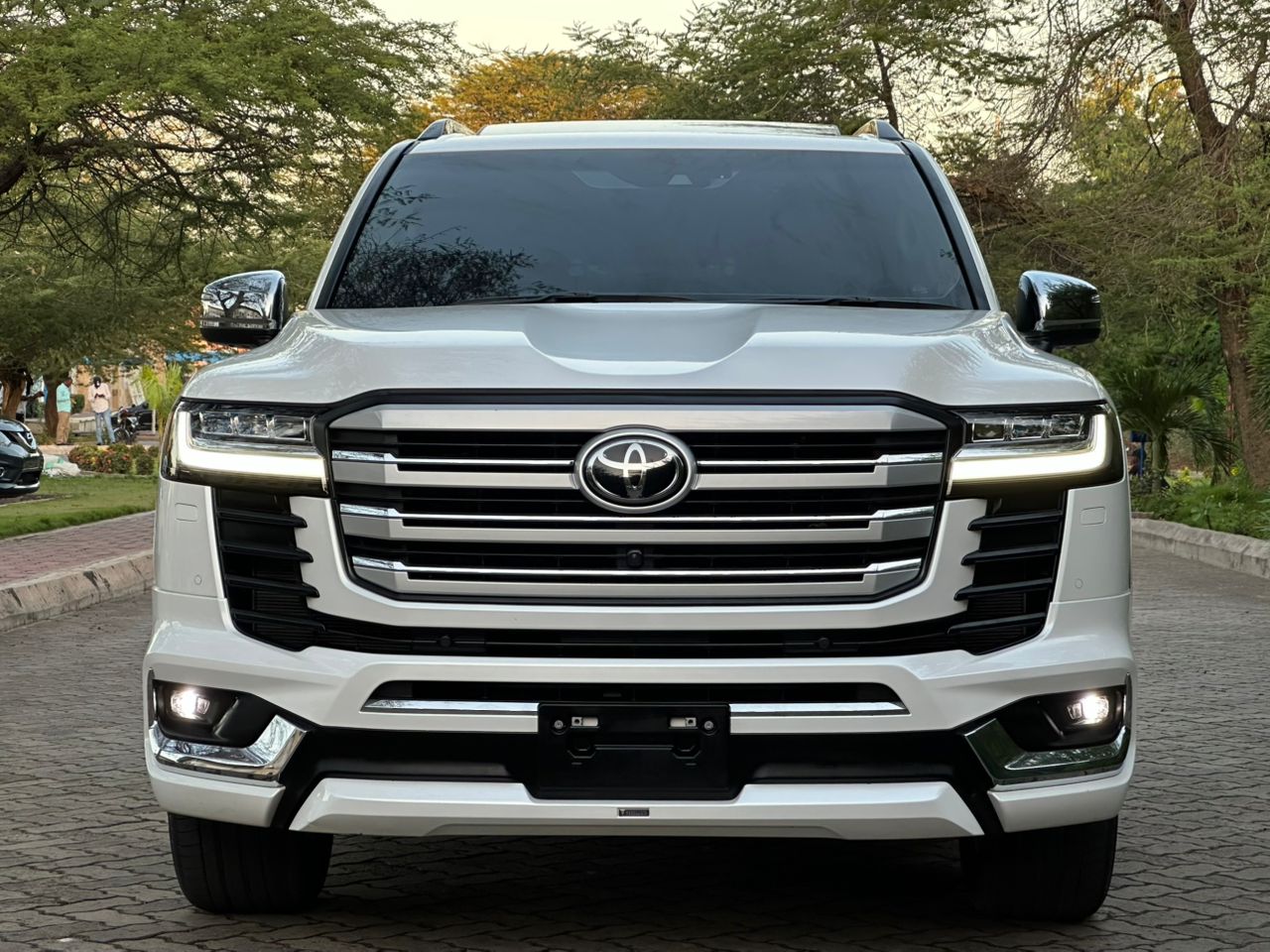 LAND CRUISER